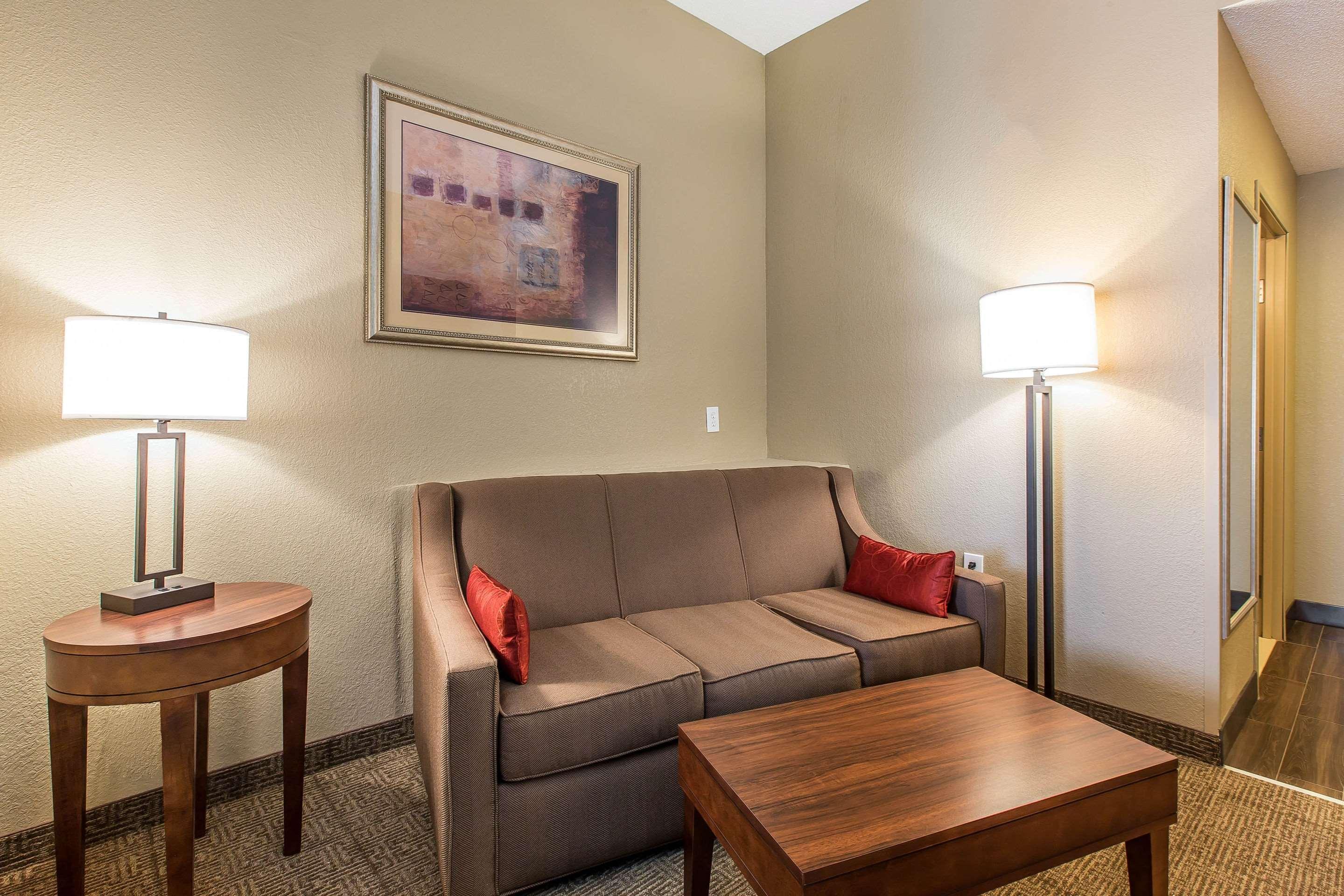 Comfort Suites Oxford I-20 Exit 188 Екстер'єр фото