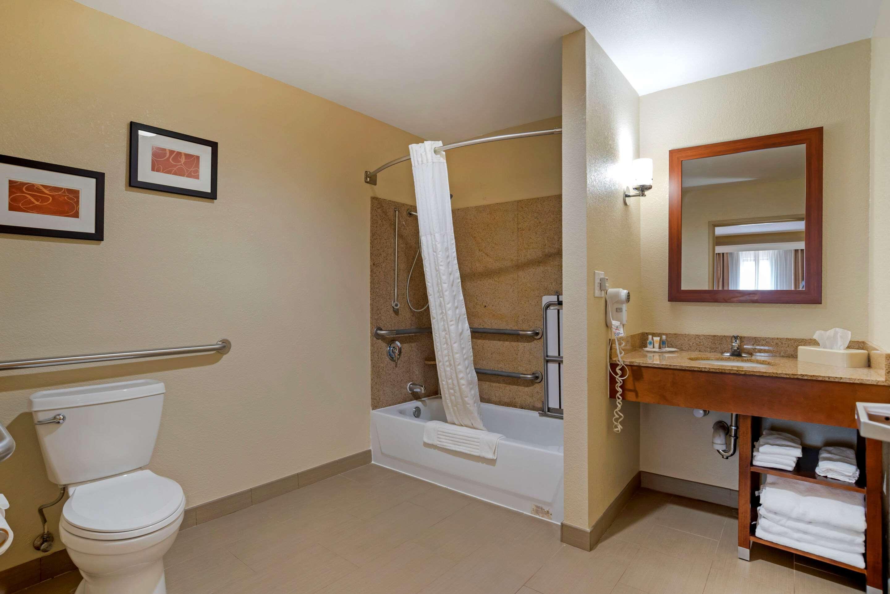 Comfort Suites Oxford I-20 Exit 188 Екстер'єр фото