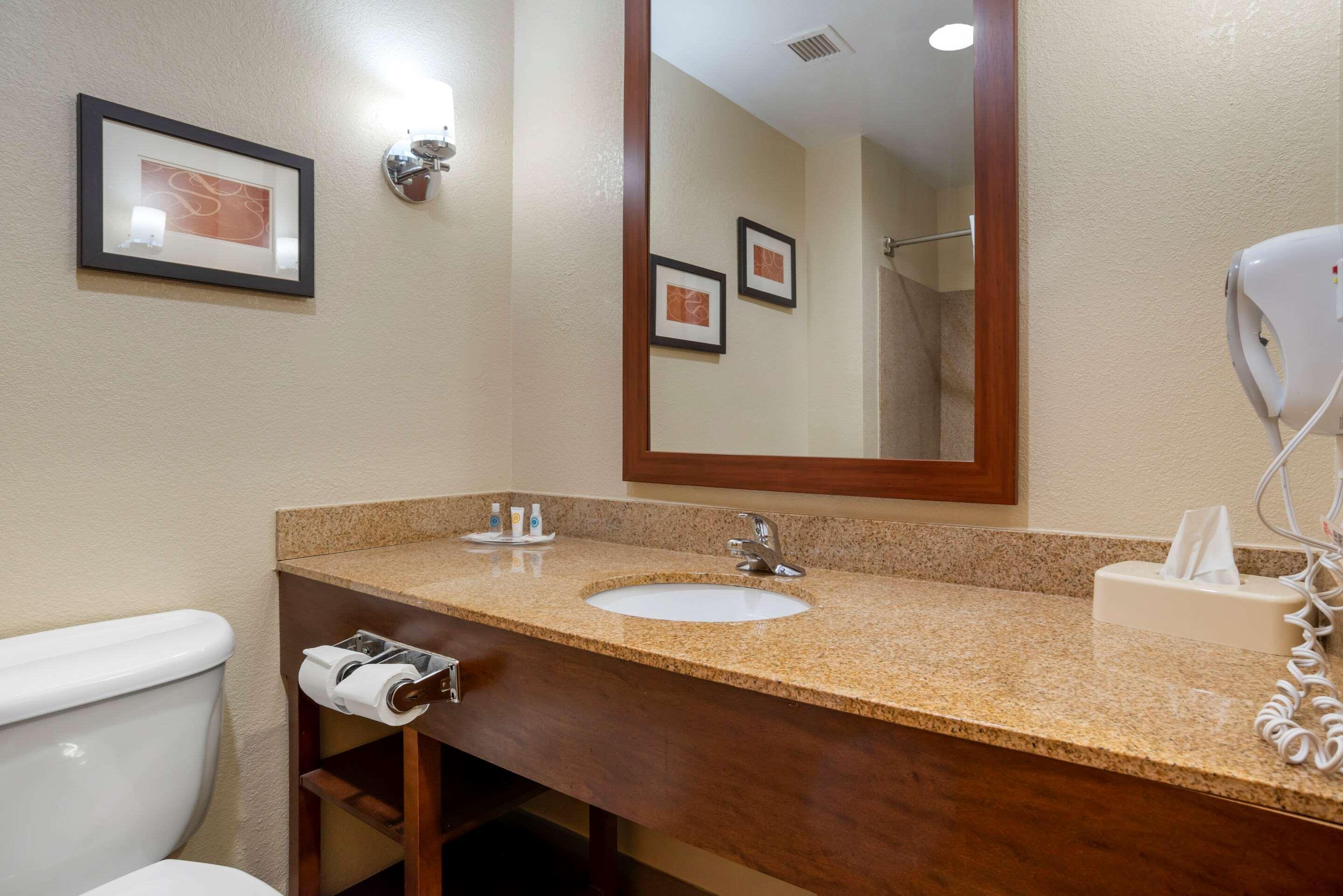 Comfort Suites Oxford I-20 Exit 188 Екстер'єр фото