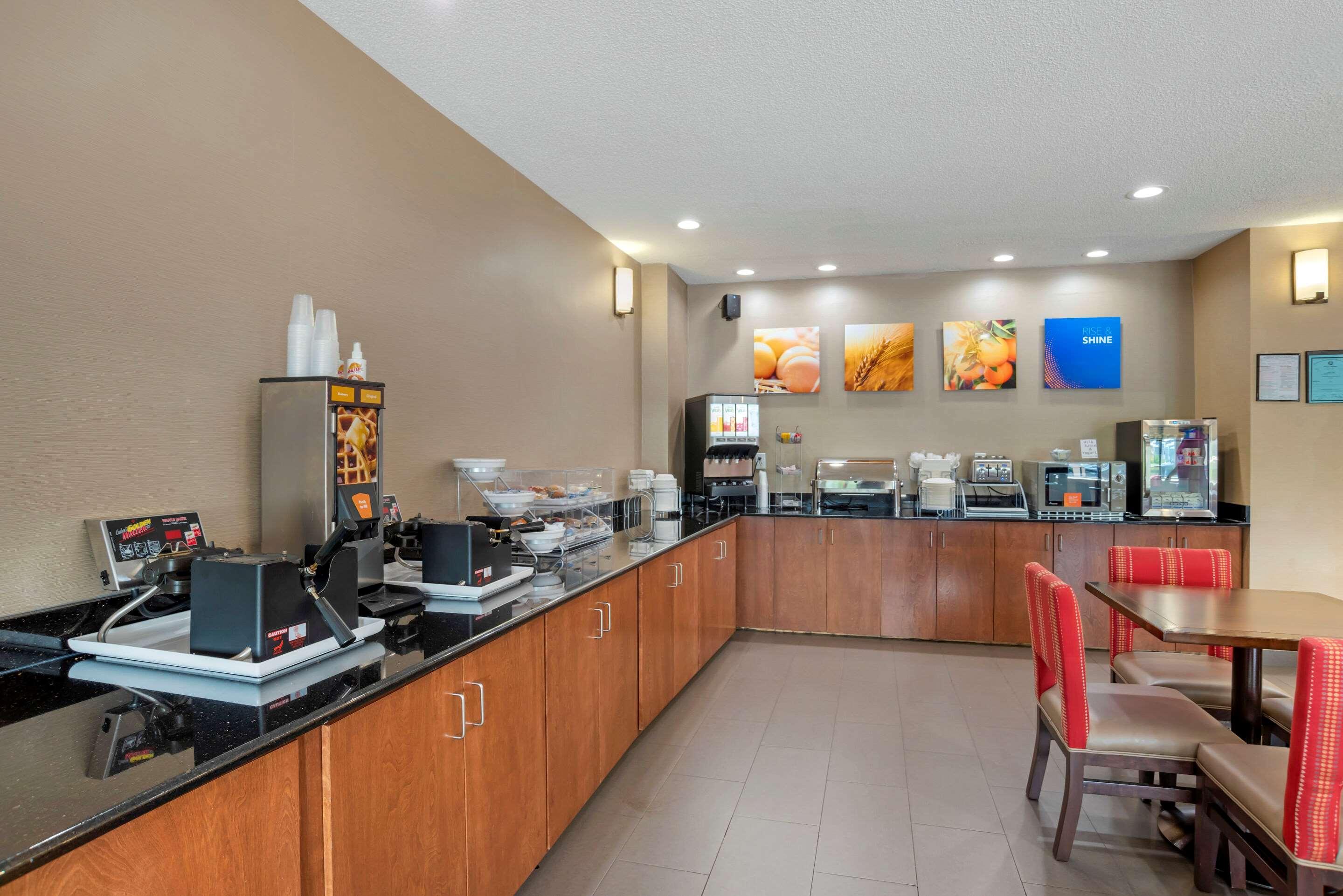 Comfort Suites Oxford I-20 Exit 188 Екстер'єр фото